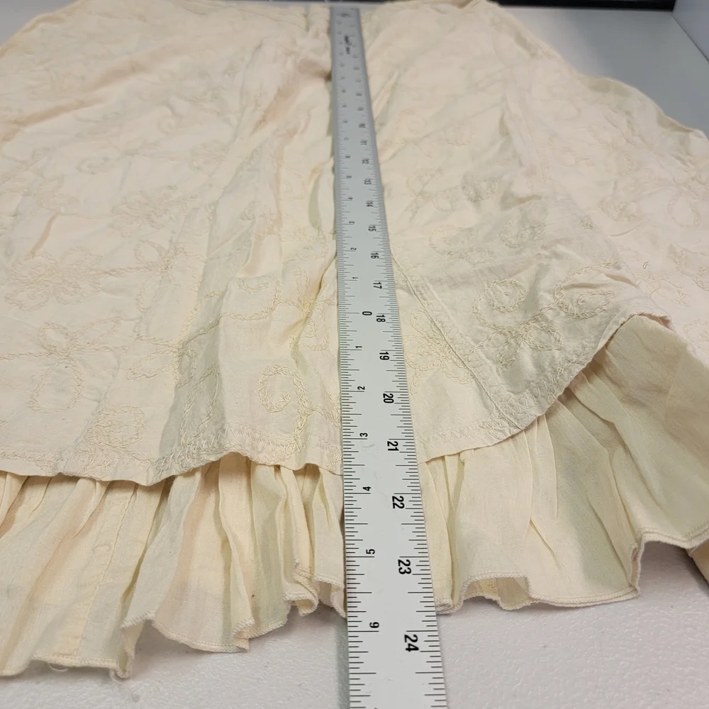 i.e. Chic Cream Midi Embroidered Skirt Women's Size‎ 10